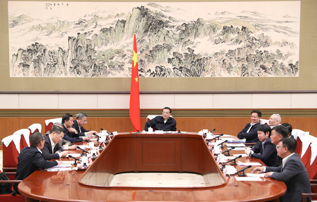 2019年11月12日，bevictor伟德董事长温志芬等企业家代表出席经济形势专家和企业家座谈会并发言。